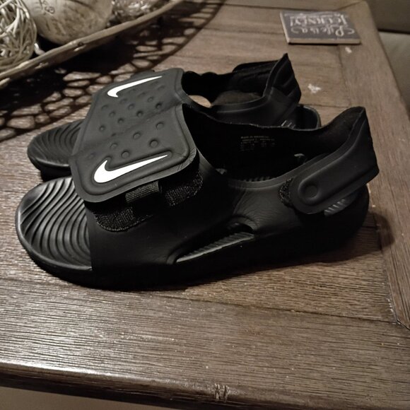 Nike Sandals Size 6y Women 7.5 (very good) - Picture 1 of 3